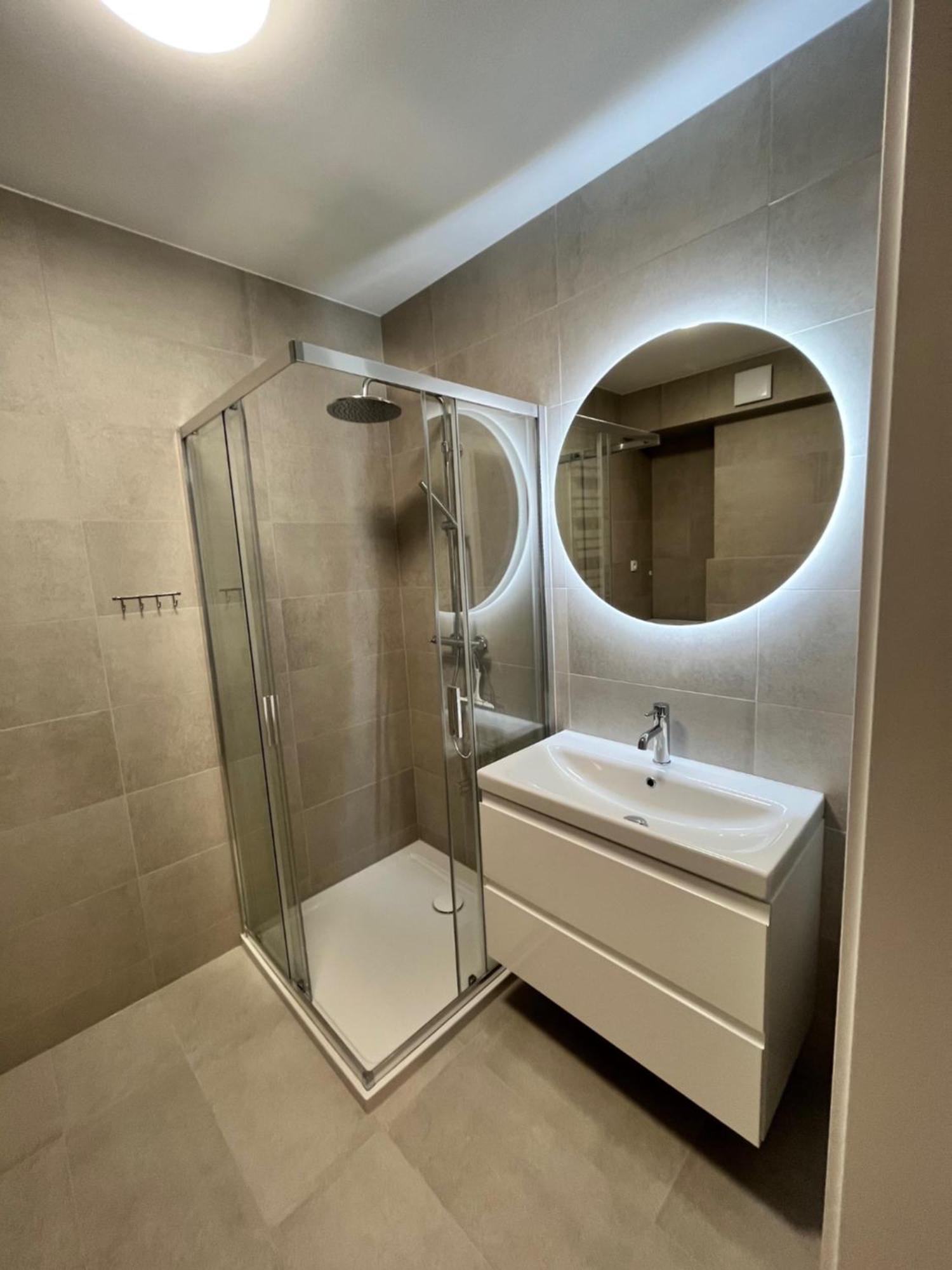 Apartament Julia 1-4 Os Starowapiennikowa 42A Z Balkonem Ze Sniadaniem Kontynentalnym Kielce Exterior foto